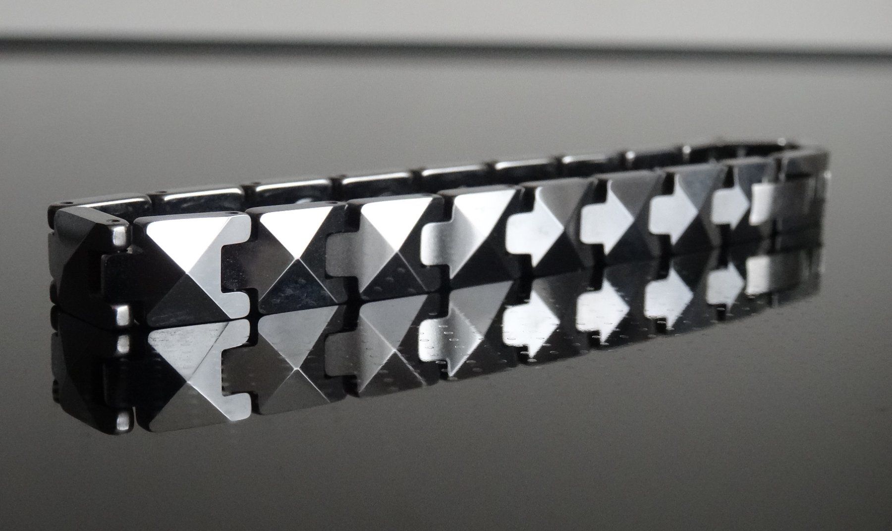 Bracciali & Braccialetti: Armband aus Wolfram – Nuovo e nell'imballaggio originale da Matten b. Interlaken venduto da kero71 7