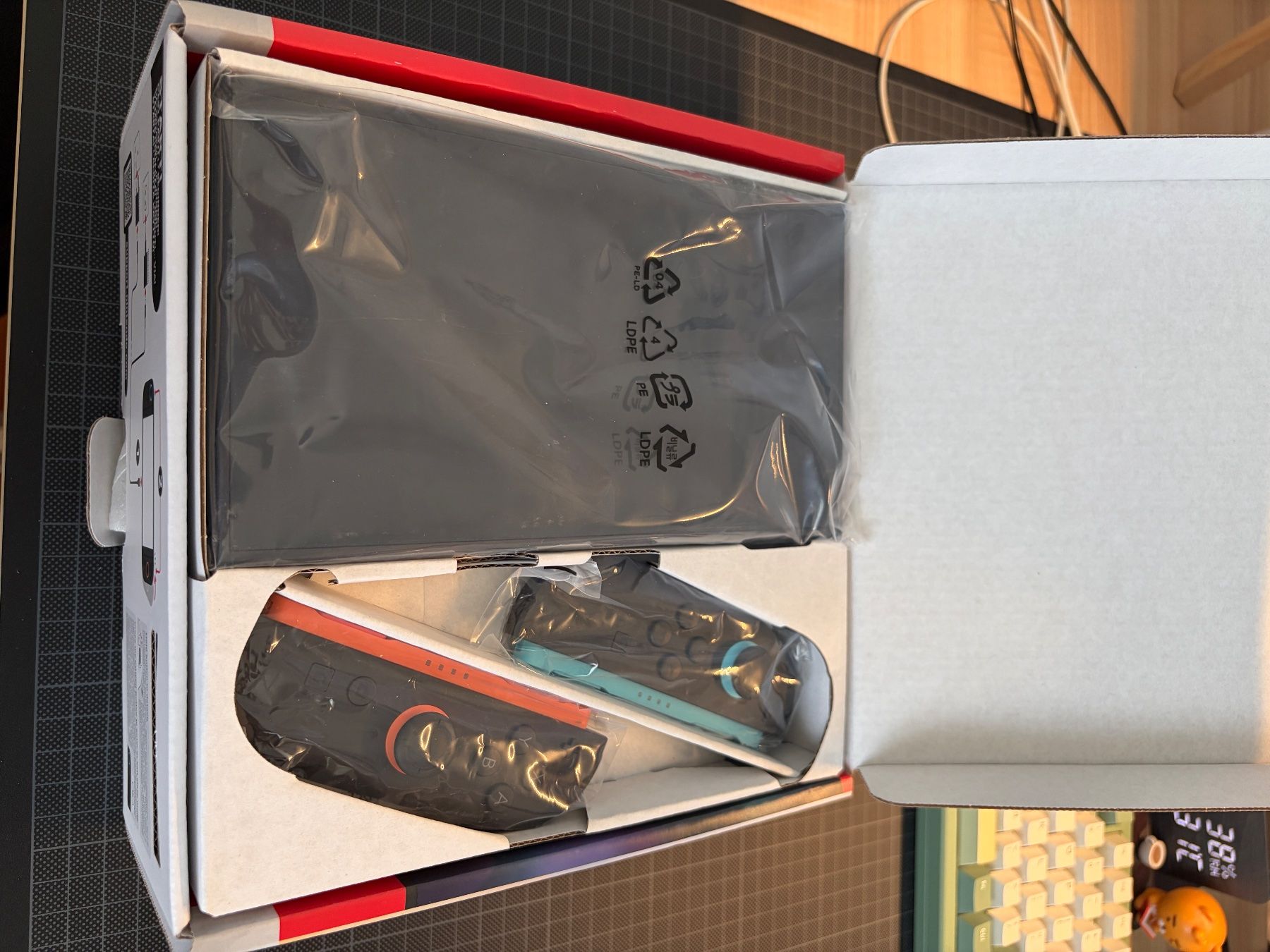Nintendo Konsolen: Nintendo Switch 2 + Switch 2 Pro Controller + TOTK – Gebraucht aus Genève von Antoine_Mandly 1