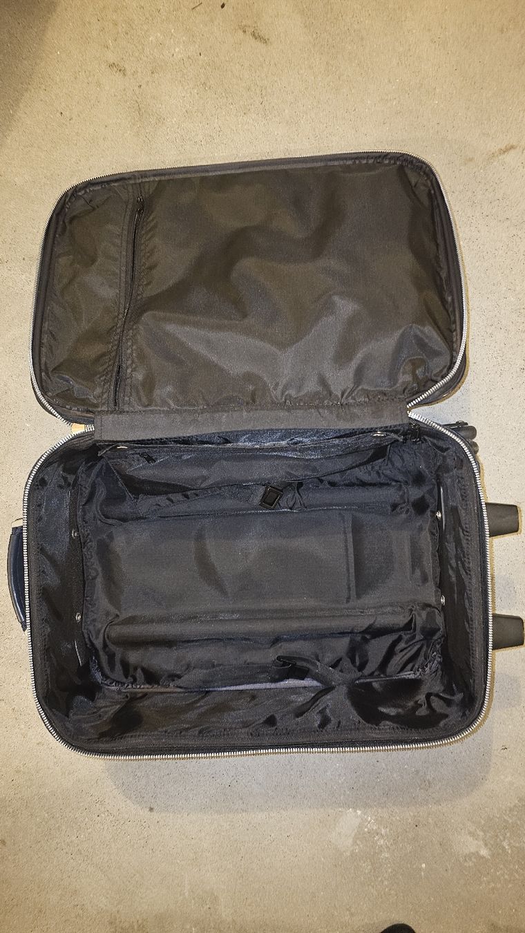 Valigie: kleiner (Kabinen-)Koffer mit 2 Rollen, dunkelblau – Usato da Arbon venduto da Flyaway8 3