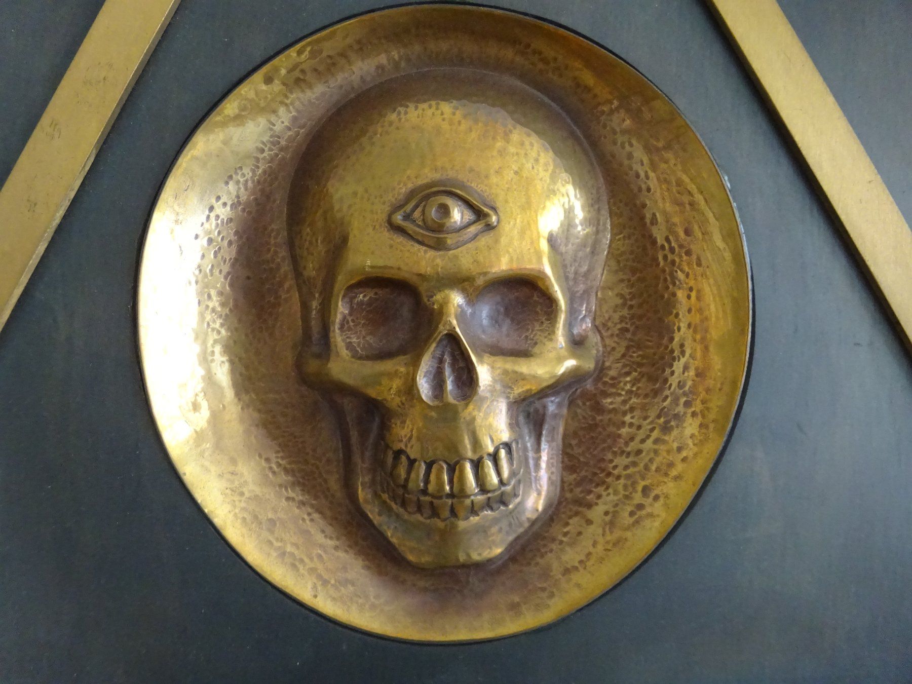 Skulpturen & Statuen: Skulptur Totenkopf Relief / B. Carl – Gebraucht aus Esslingen von eintagammeer 1