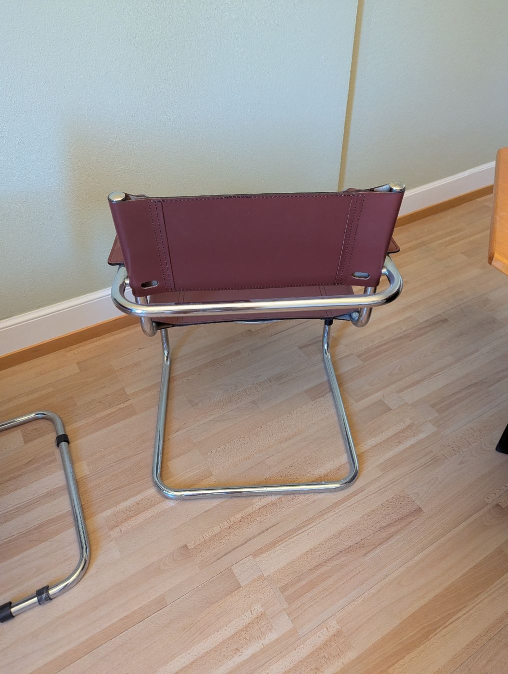 Set de table et chaises: Tisch und 4 Stühle  – D'occasion à St. Gallen par Leaj_spir 3