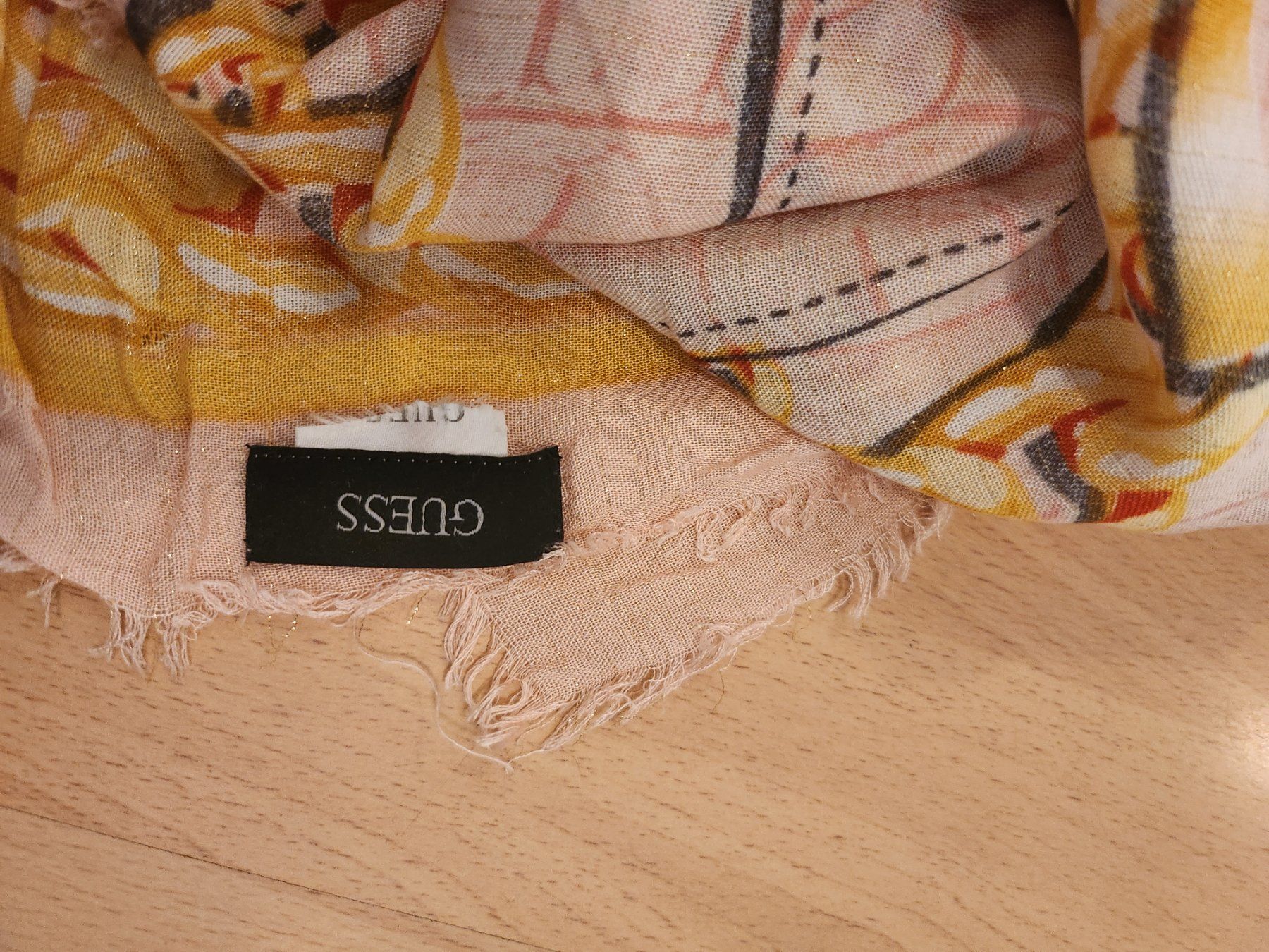 Guess Foulard & Sciarpe: Guess Foulard – Usato da Kefikon TG venduto da Livline 2
