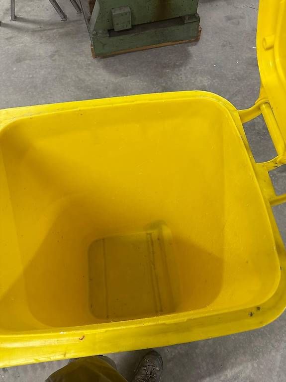 Sonstiges für Büro & Gewerbe: Gelber Kunststoffcontainer  – Gebraucht aus Wolhusen von majesoj 2