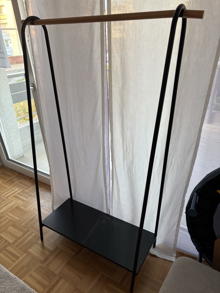 Porte manteau: Kleider stand  – D'occasion à Münchenbuchsee par mar_cr82