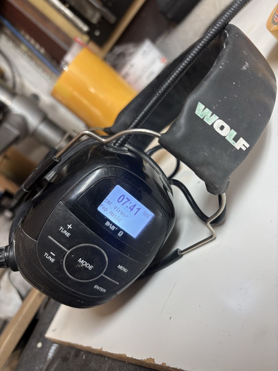 Gesichts- und Gehörschutz: WOLF Gehörschutzradio DAB+ Bluetooth – Gebraucht aus Beckenried von silvanbue