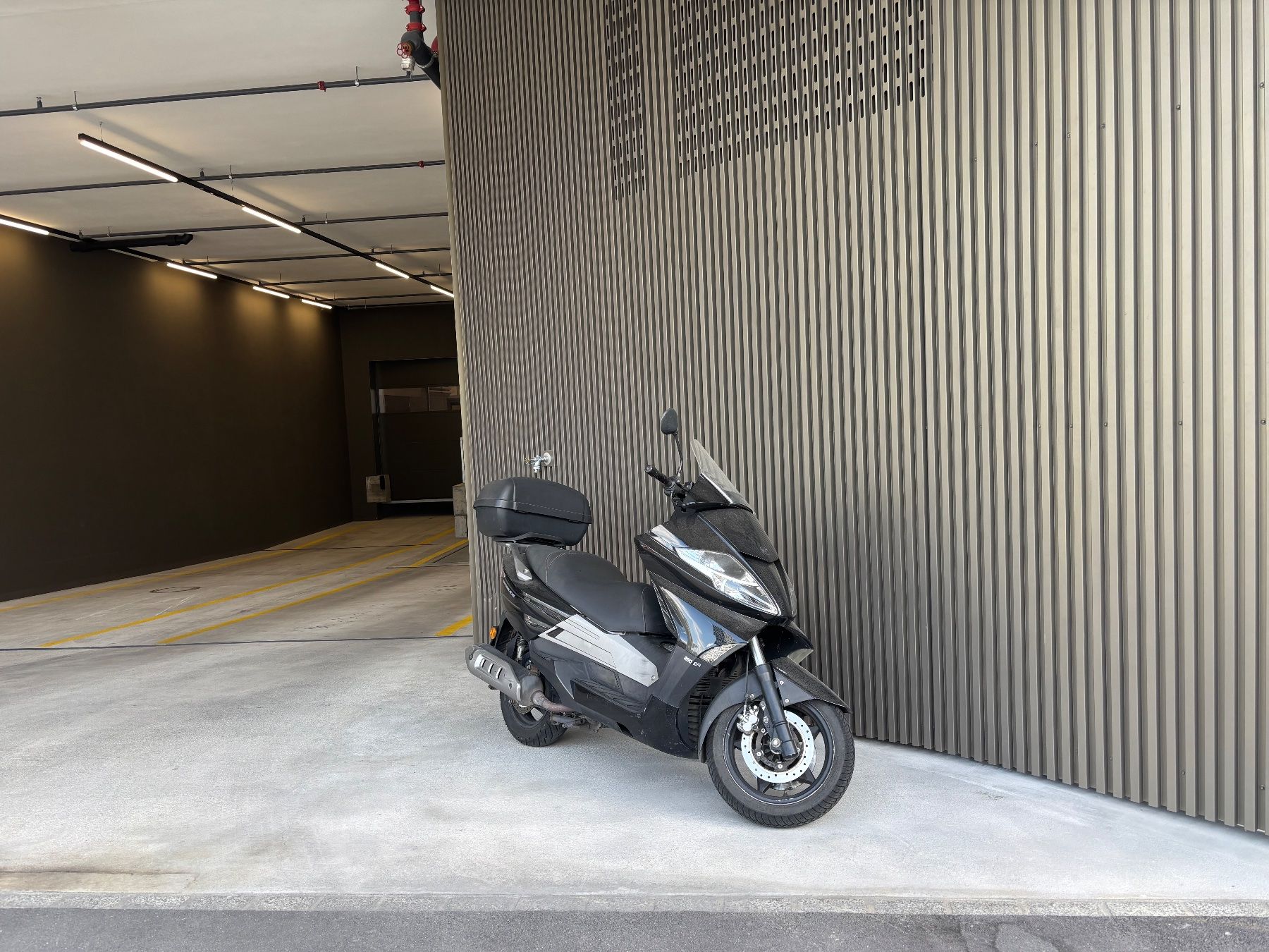 Tell Scooter: Zu verkaufen Roller Silver Blade 250i ab MFK – Usato da Tamins venduto da Sjoerimann