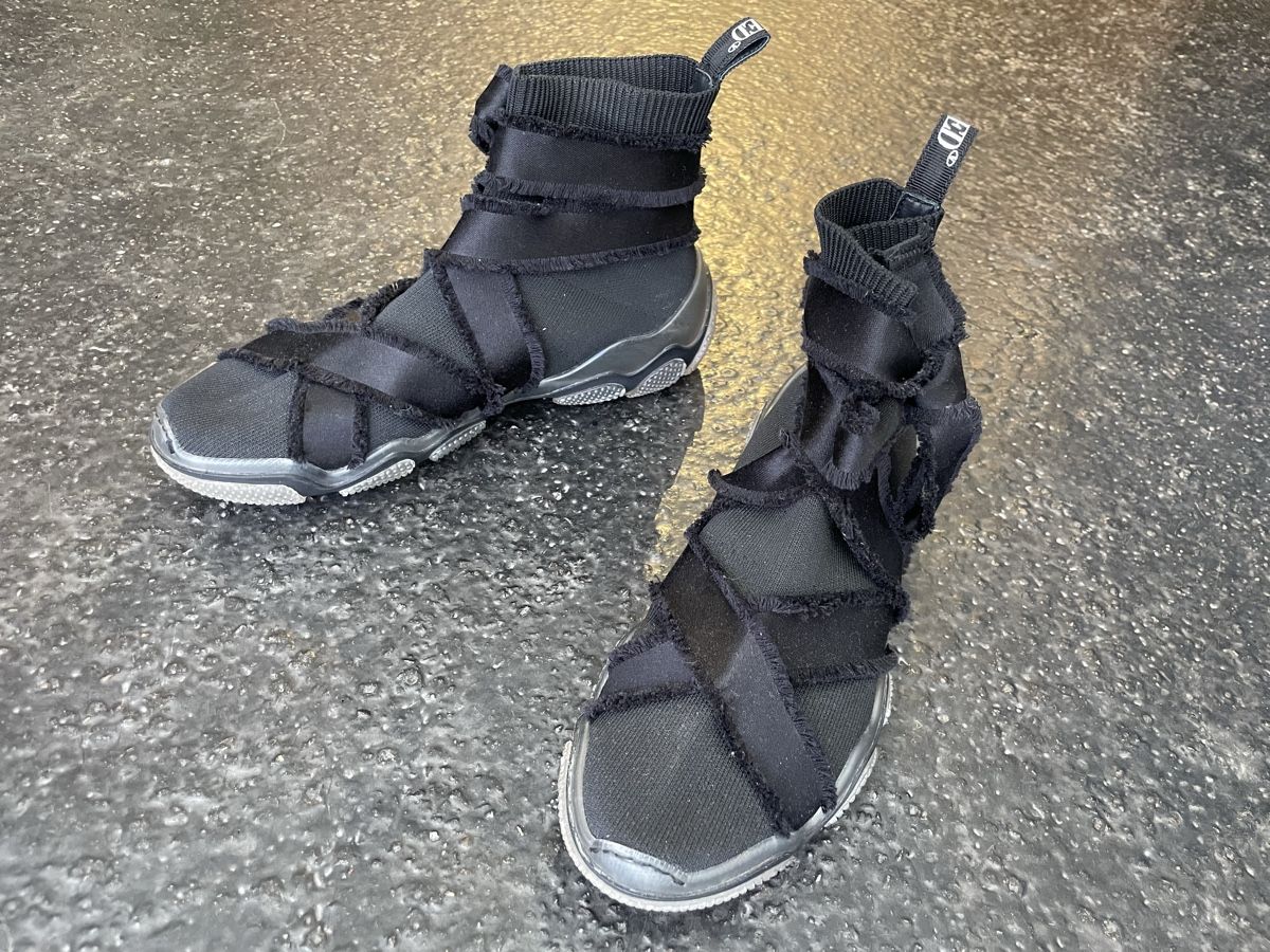 Valentino Damenschuhe: Red Valentino Stoff Turnschuhe schwarz – Gebraucht aus Windisch von rascale 2