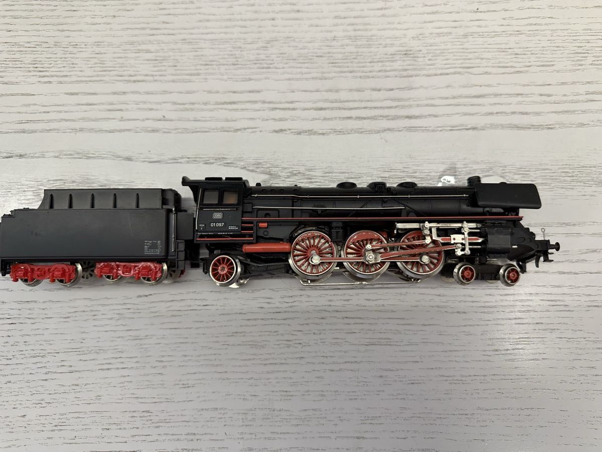 Märklin Modelleisenbahnen: Märklin 3048 DB BR 01 – Gebraucht aus Lupsingen von New-Haven 3