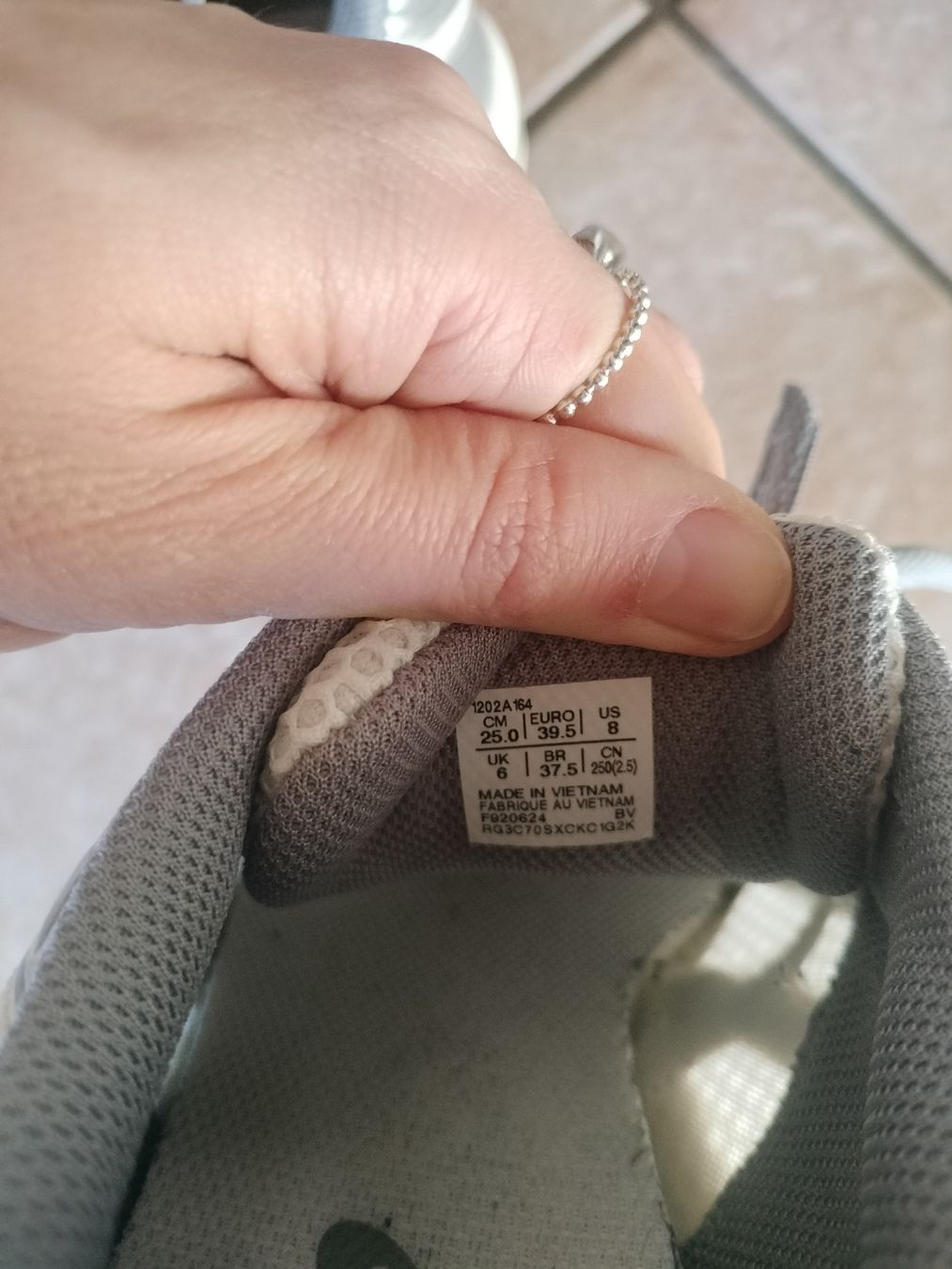 Asics Chaussures hommes: Asics 39,5 – Neuf (Voir description) à Massongex par Amel16 4