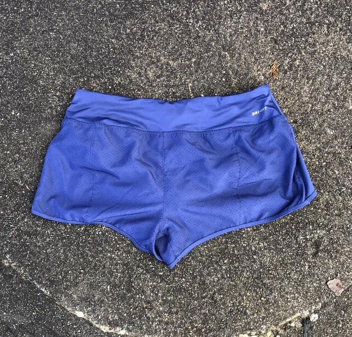 Adidas Pantalons: Adidas Running Shorts – D'occasion à Fribourg par ann_l9b7 4