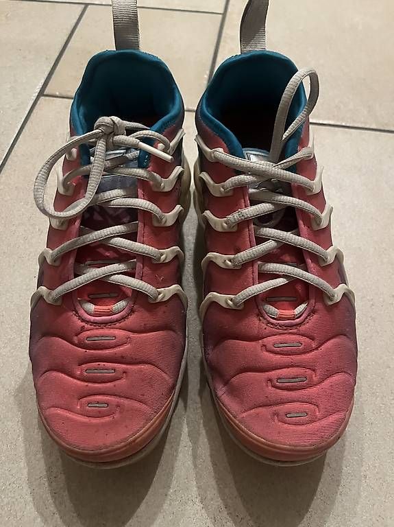 Scarpe da donna: Chaussures Nike taille 36,5  – Usato da Yverdon-les-Bains venduto da car_xd5s 2