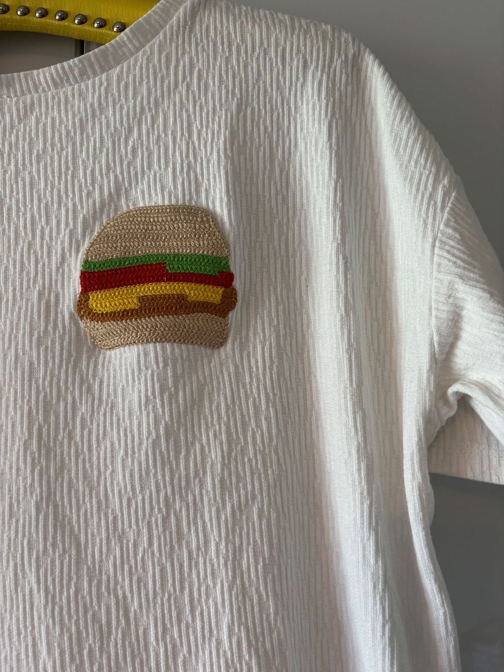 T-shirt: BURGER Shirt 🍔 – Usato da Zürich venduto da missmodernage 1