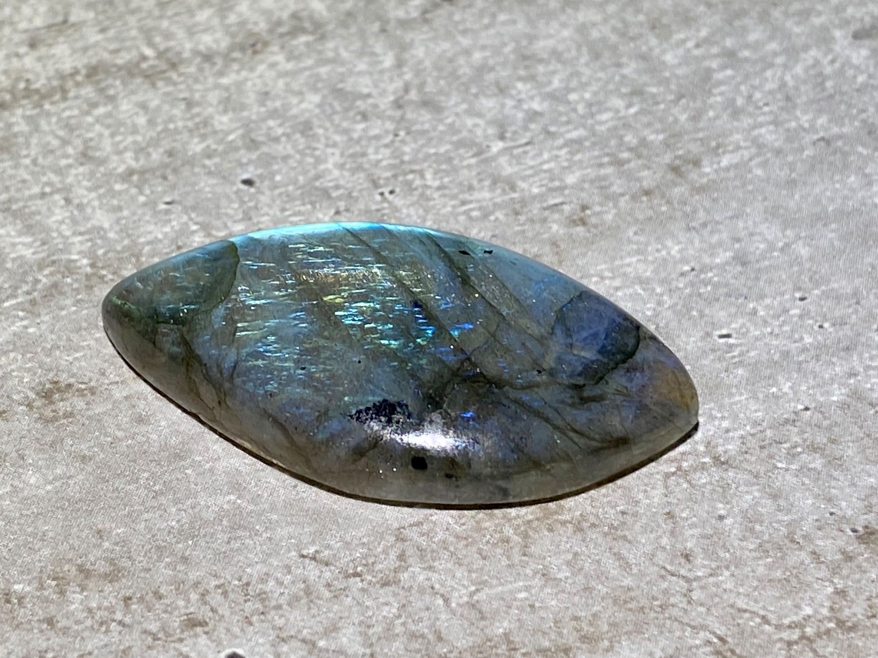 Pierres précieuses: Labradorit (55.50 ct) – Neuf avec emballage d'origine à Laax par Kiki_Kingdom3 9