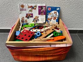 Grosse Kiste mit Konstruktionsspielzeug
