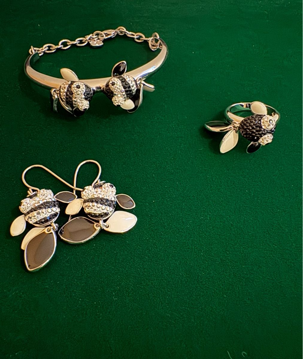 Swarovski Altri gioielli: Swarovski Lychee Fisch Set Schwarz Weiß – Nuovo (secondo la descrizione) da Neuhaus SG venduto da Toppenau