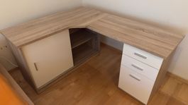 Eckschreibpult mit viel Stauraum