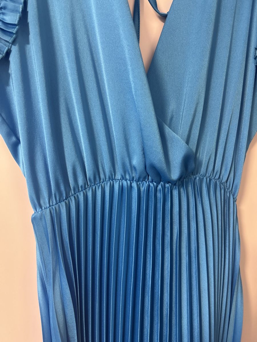 Kleider: Elegantes Maxikleid mit Volants, Grösse M – Gebraucht aus Schwarzenbach SG von spa_28pd 1