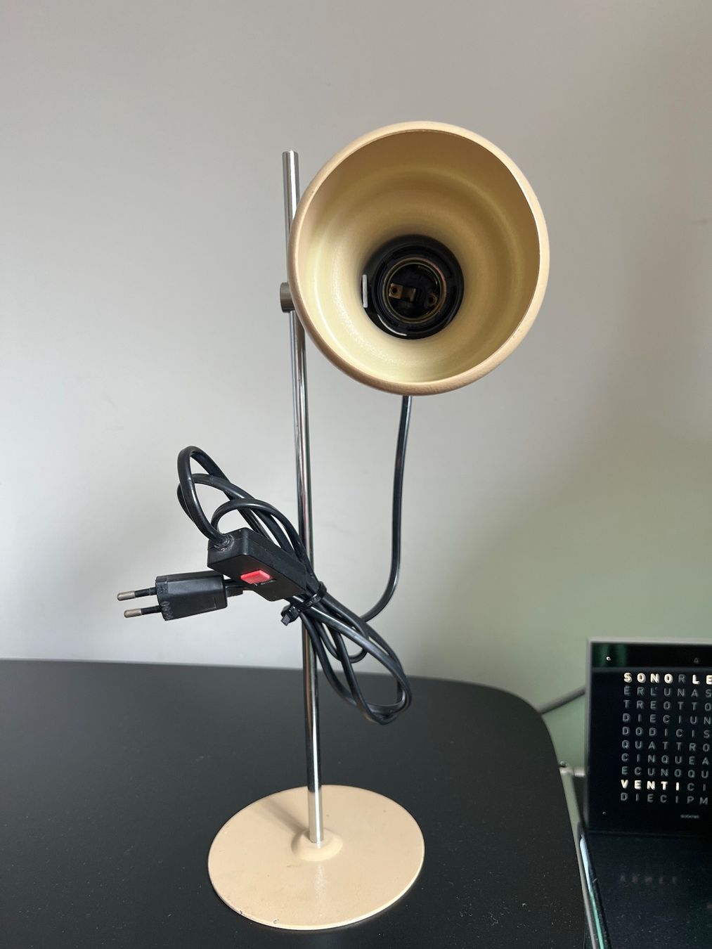 Lampade: Tischlampe Spot Beige – Usato da Jona venduto da Sariksa 2