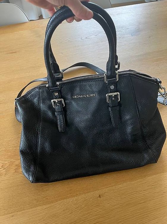 Michael Kors Umhängetasche in schwarz (Gebraucht) in Zofingen für