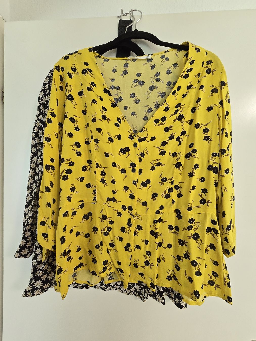 Mango Blusen: 2er Set Mango Casual Blusen Gr.L – Gebraucht aus St. Gallen von CAPYCORP