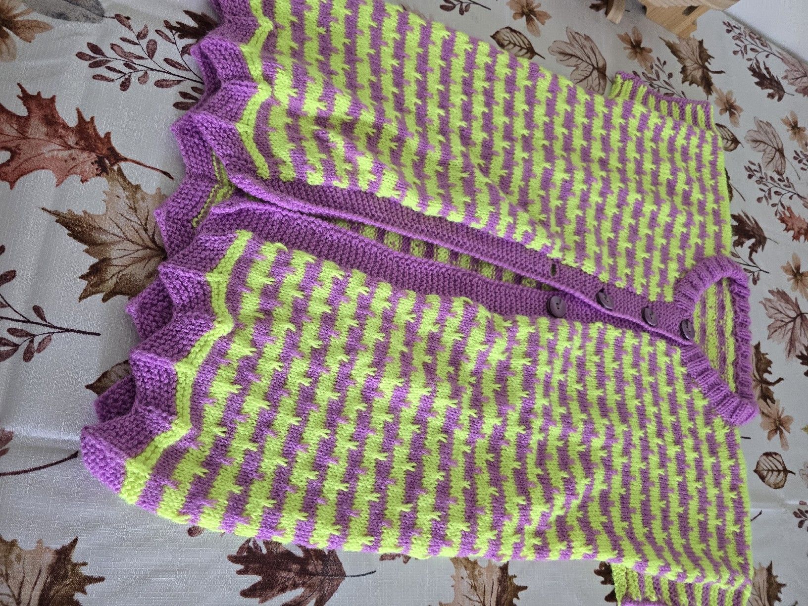 Altro abbigliamento per bambina: handgestricktes gilet – Nuovo e nell'imballaggio originale da Matten b. Interlaken venduto da sonnyboy22