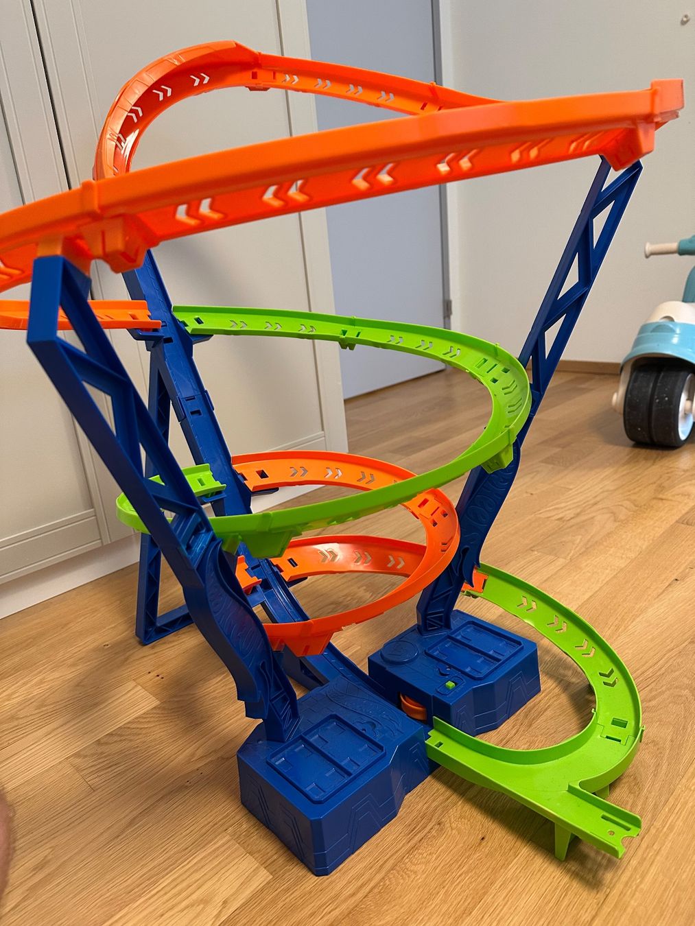 Hot Wheels Rennbahnen: Hot Wheels Crash-Spirale Rennbahn – Gebraucht aus Sevelen von JanosHanol 1