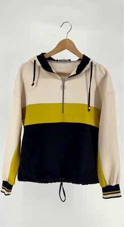 Trendige -Jacke mit Kapuze in Grösse M - Neuwertig