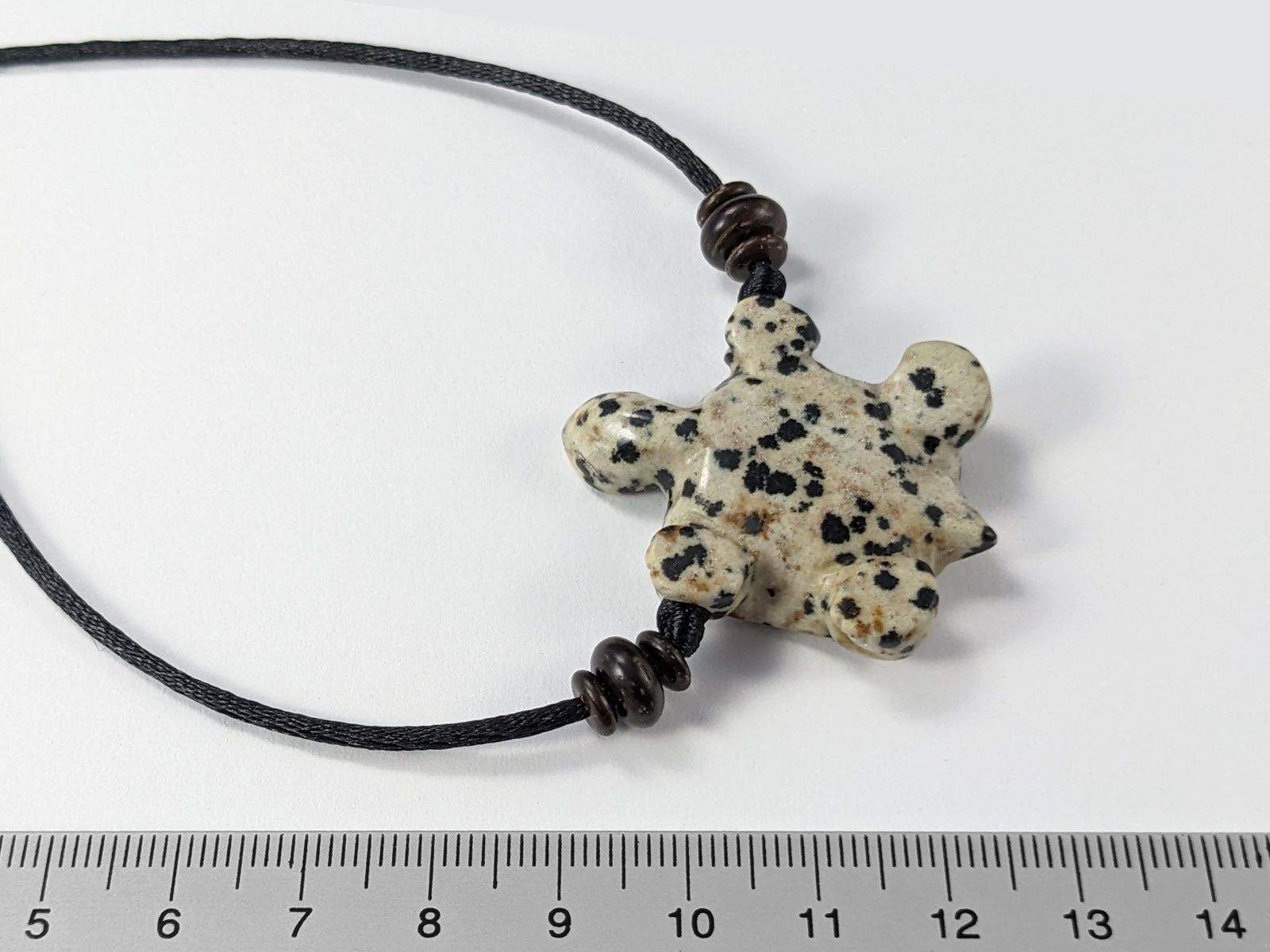 Minerali & Pietre curative: Dalmatiner-Stein Schildkröten Kette/Anhänger – Nuovo e nell'imballaggio originale da Meilen venduto da StoneGarden 1