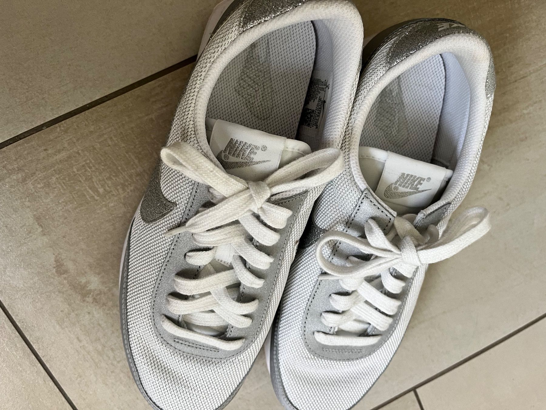 Scarpe da donna: Nike Sneaker Grösse 39 - Top Zustand! – Nuovo (secondo la descrizione) da Kradolf venduto da AlexiaEugster 3