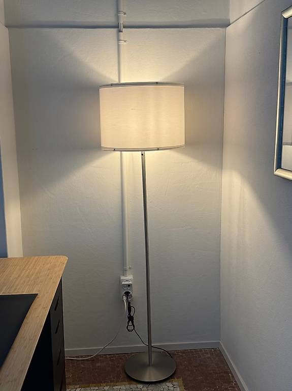 Lampade: Stehlampe grosser Lampenschirm – Usato da Bern venduto da figureskater