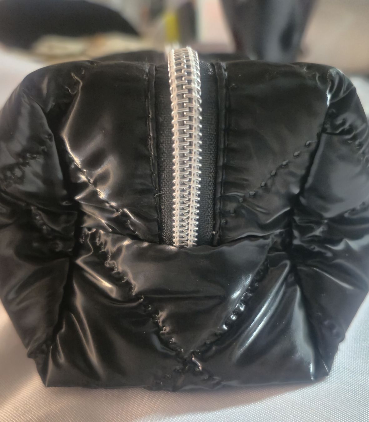 Taschen für Damen: Pochette nera imbottita trapuntata con cerniera – Neu (gemäss Beschreibung) aus Giubiasco von Stefaniav 2