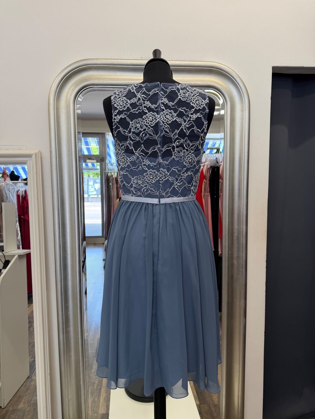 Vestiti: Schickes Spitzenmieder & fließendes Kleid Gr 36 – Nuovo e nell'imballaggio originale da Schlatt ZH venduto da xhesiesi 2