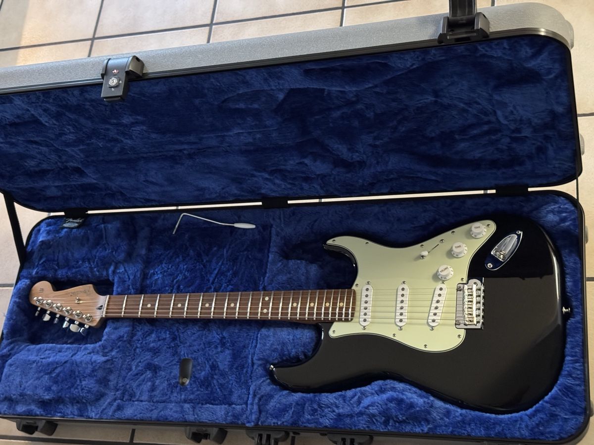Fender Instruments de musique: Fender Player Stratocaster Limited Edition – Neuf (Voir description) à Oberlunkhofen par ste_vtj5