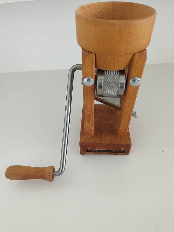 Küchengeräte: Eschenfelder Flockenpresse – Gebraucht aus Kriens von RouvenPe 1