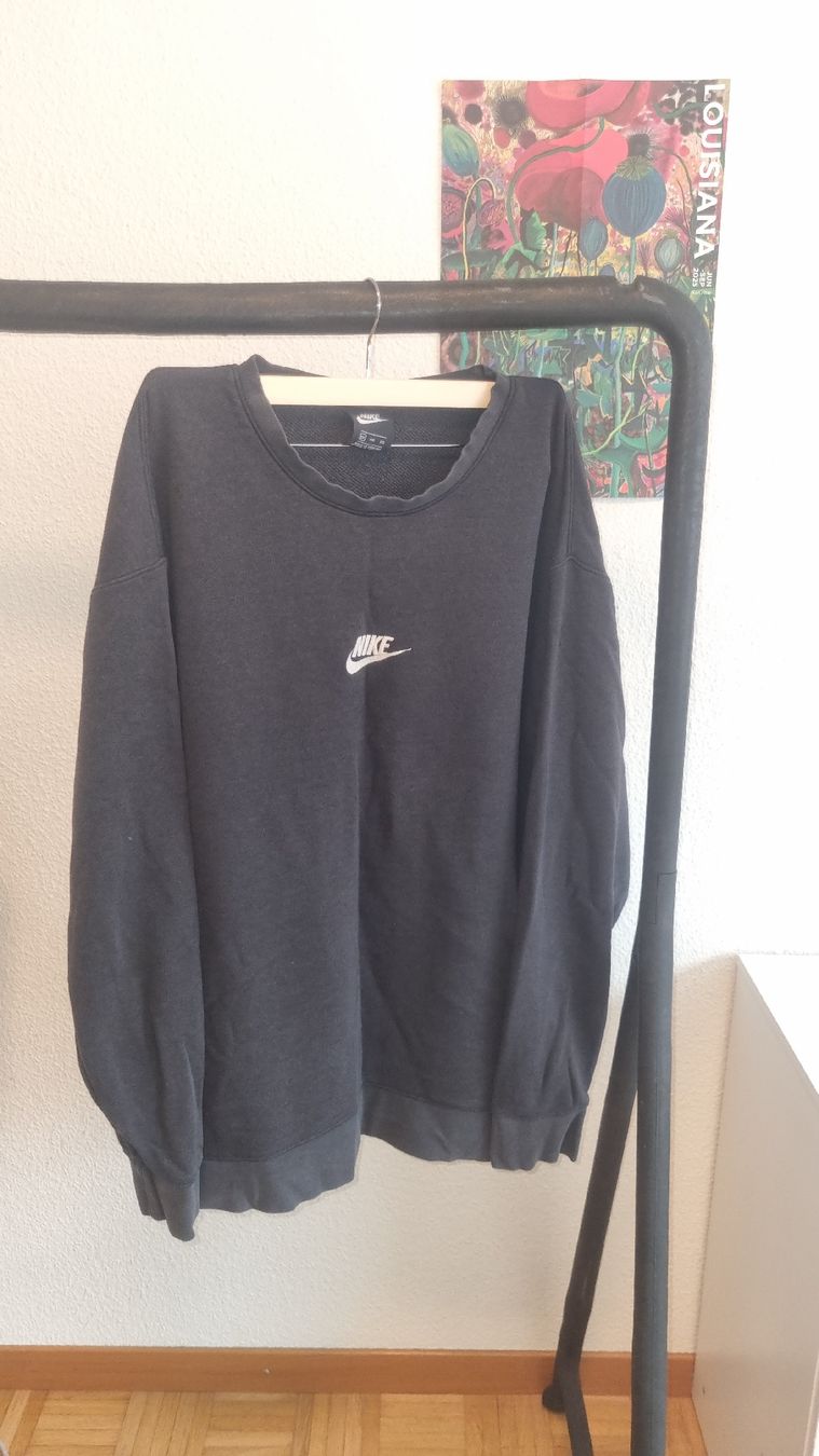 Nike Maglioni & Felpe: Vintage Nike Sweatshirt XXL Black – Usato da Luzern venduto da tar_nw6s