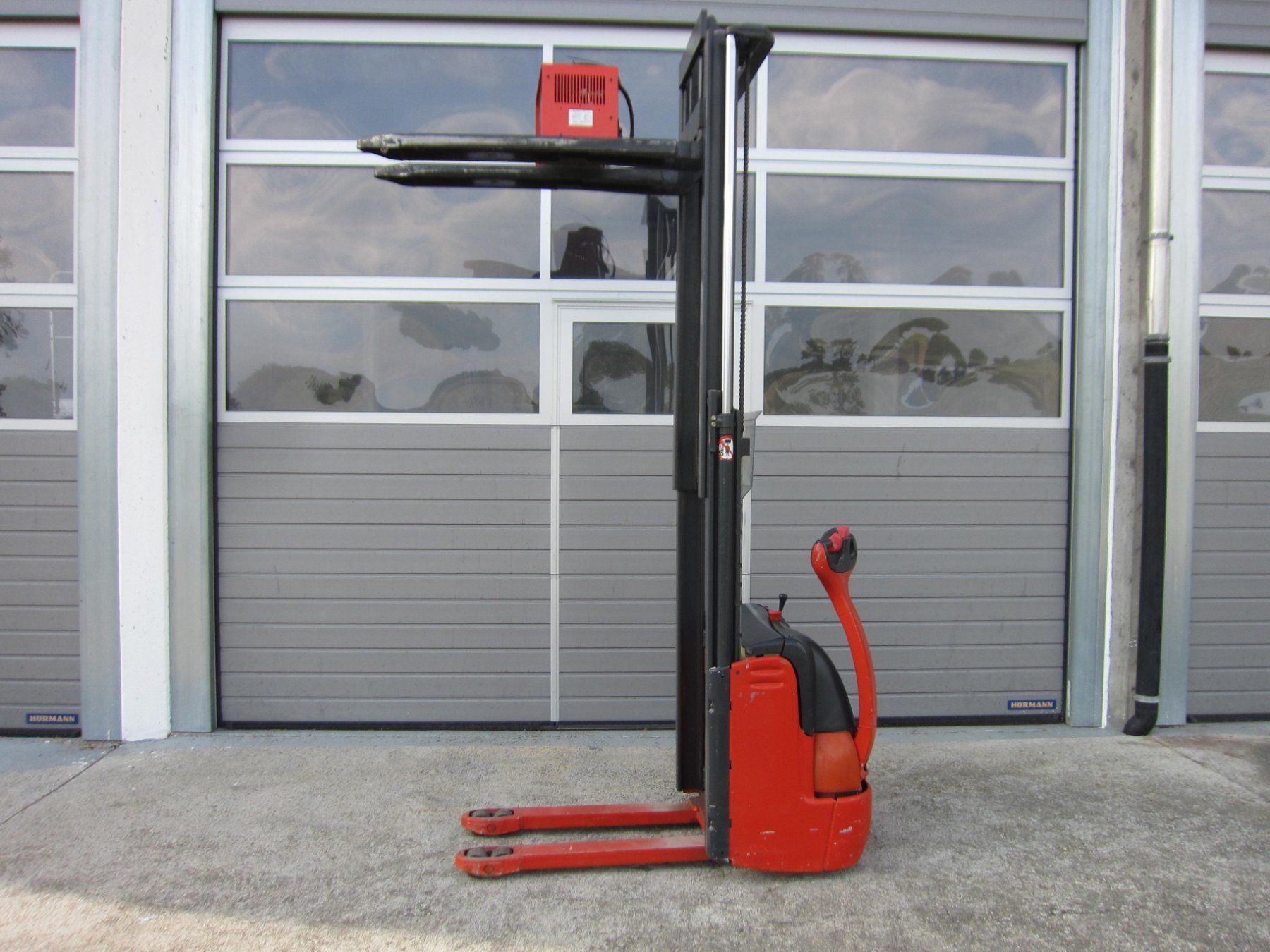 Linde Gabelstapler & Hubwagen: Ameise, Deichsel-Stapler LINDE, max. 1200kg, max 2.40m – Gebraucht aus Hämikon von Hochstapler99 4