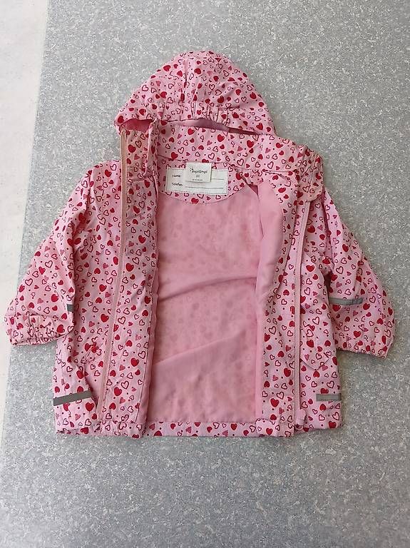 Jacken & Mäntel: Regenjacke in Grösse 86 – Gebraucht aus Eschlikon TG von schwellbi 1