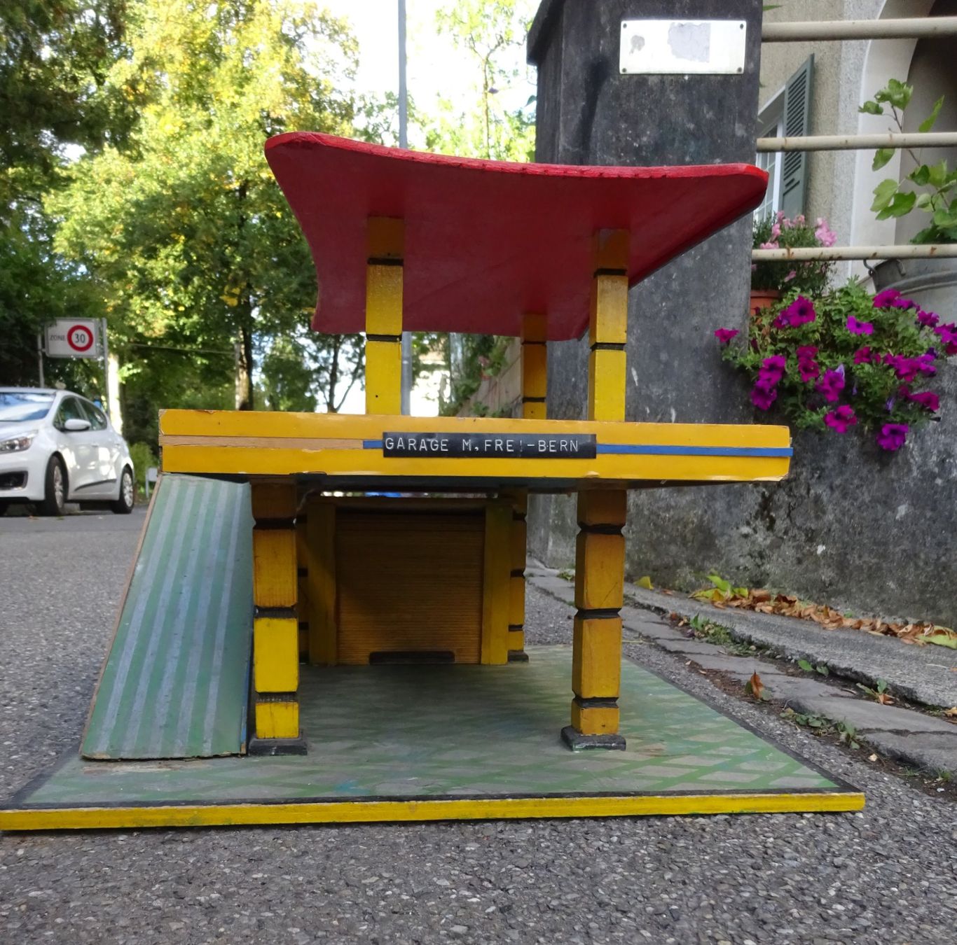 Giocattoli: Spielzeug Garage aus Holz – Usato da Bern venduto da Philipp8578 2