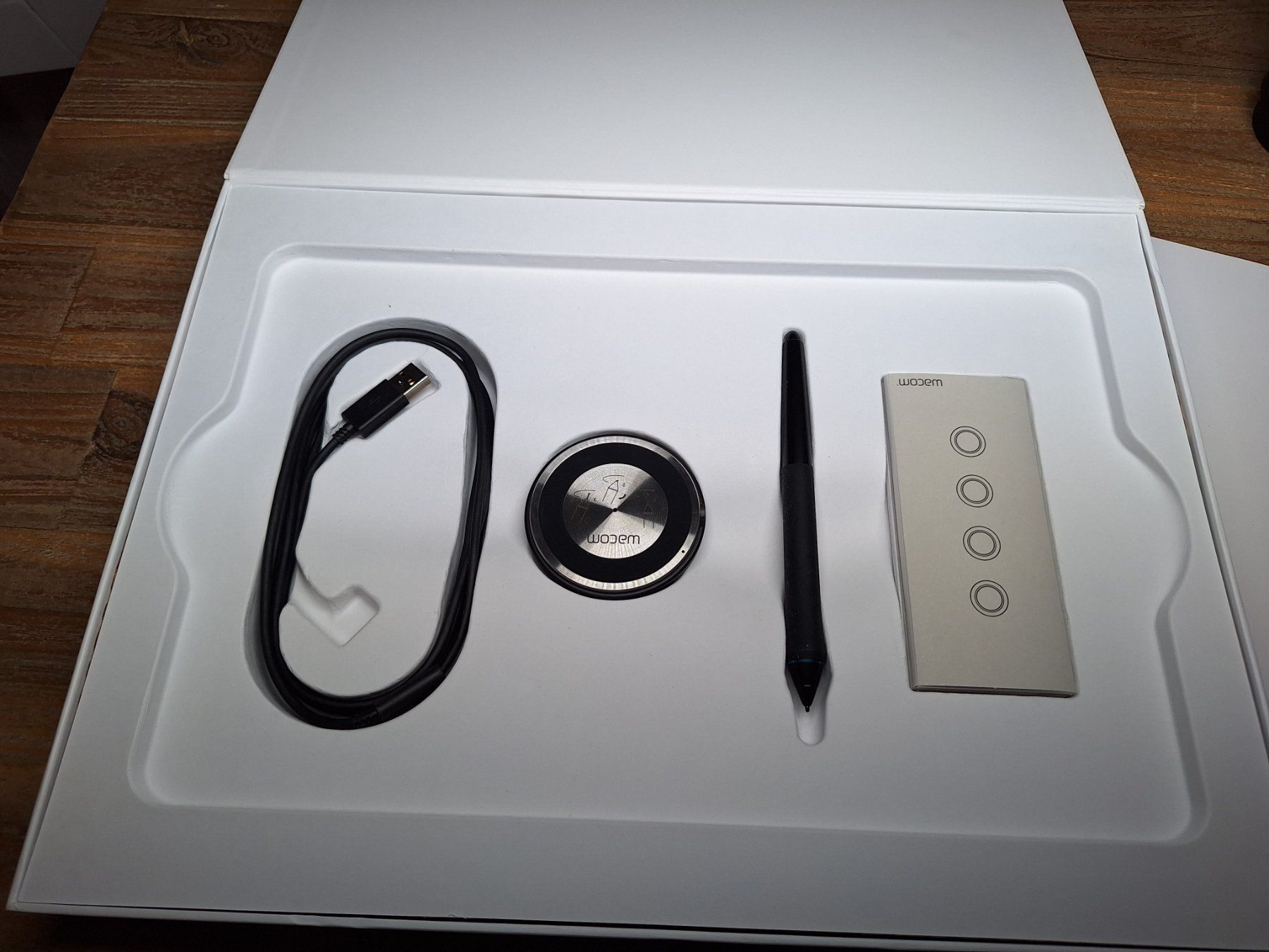Wacom Tablet PC: Wacom Intuos Pro M (2021) – Neu und originalverpackt aus Echandens von Traumzauberin_13 3