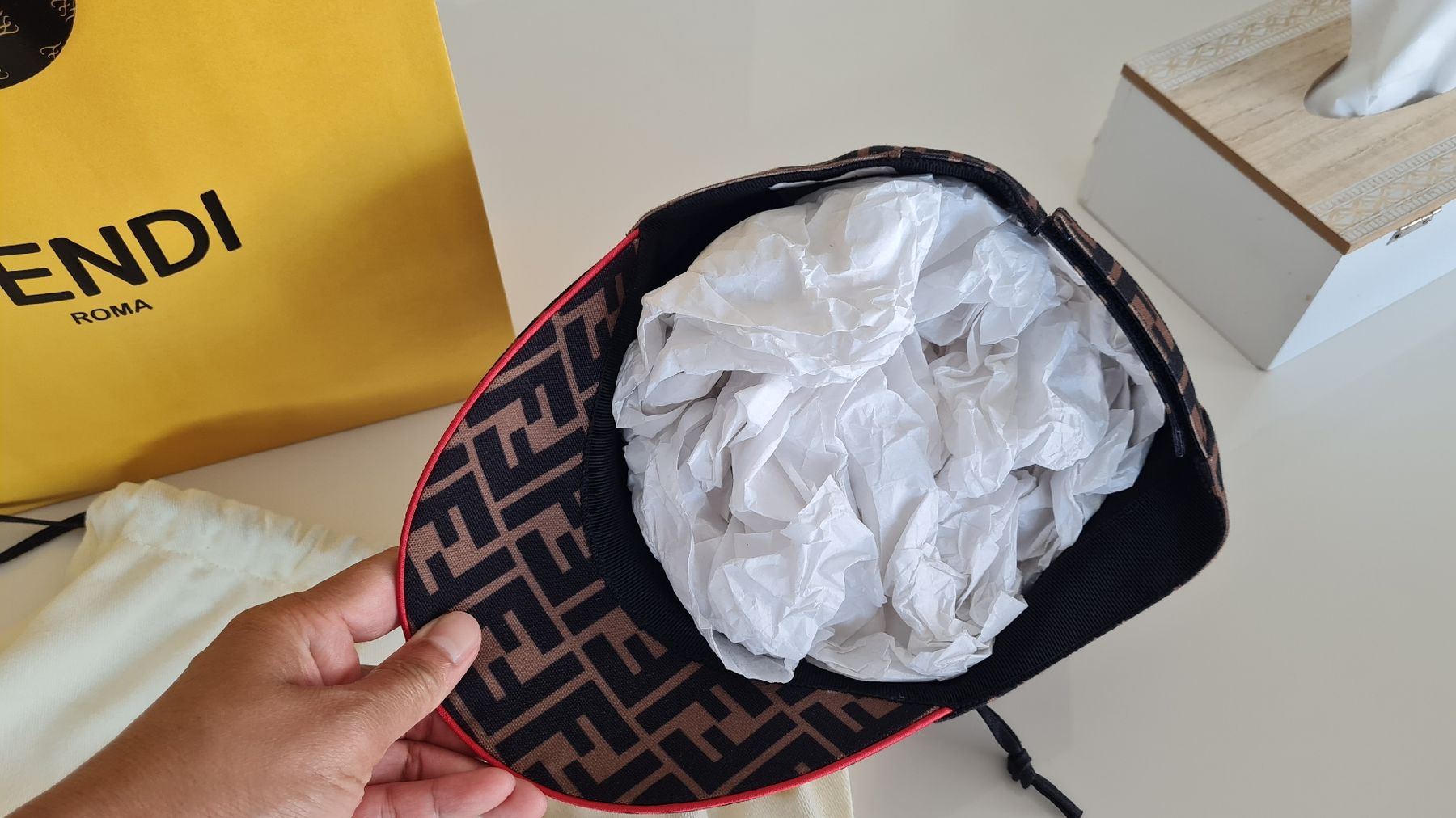 Fendi Haarschmuck: Fendi avec facture taille M-L – Neu (gemäss Beschreibung) aus Lucens von Airiya2 2
