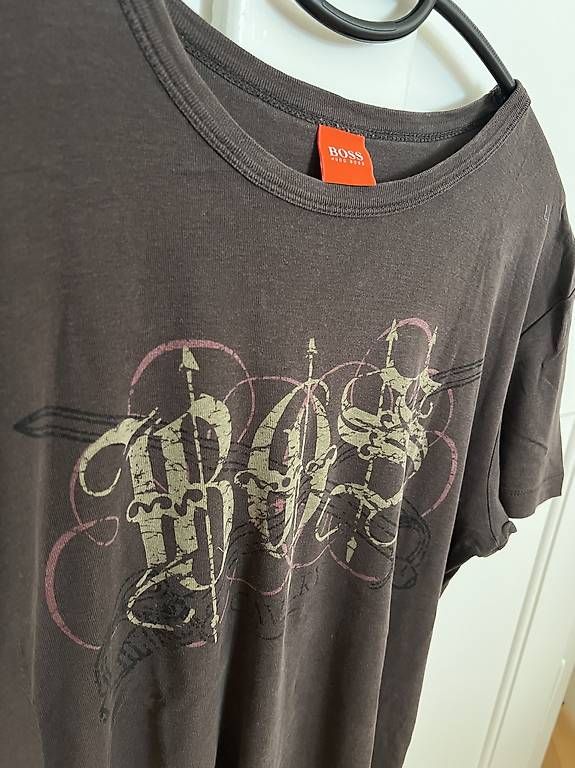 Hugo Boss T-shirt: T-Shirt BOSS mit Print – Usato da Zürich venduto da nic_l9gv 1