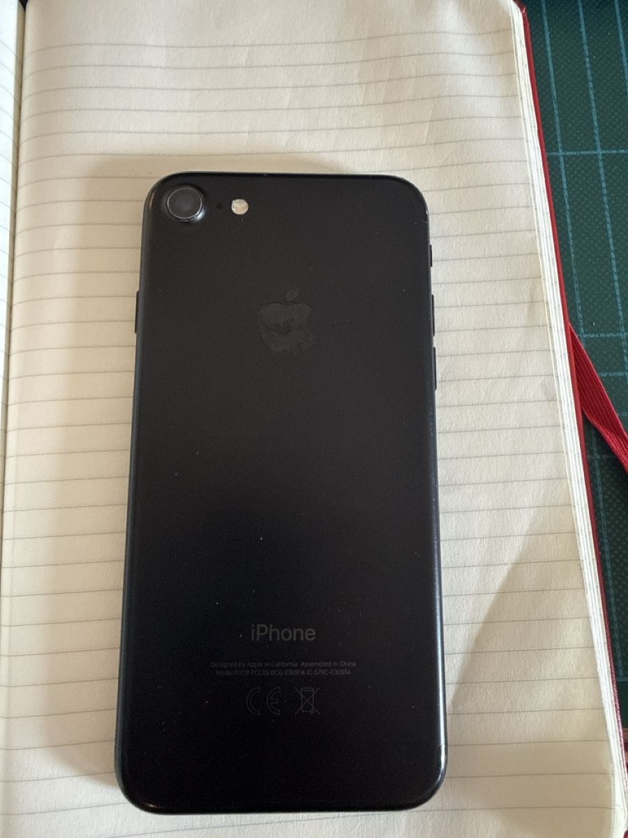 Apple Telefoni cellulari / Smartphones: Apple iPhone 7 32GB cracked screen – Usato da Zug venduto da NikosKoukos 1