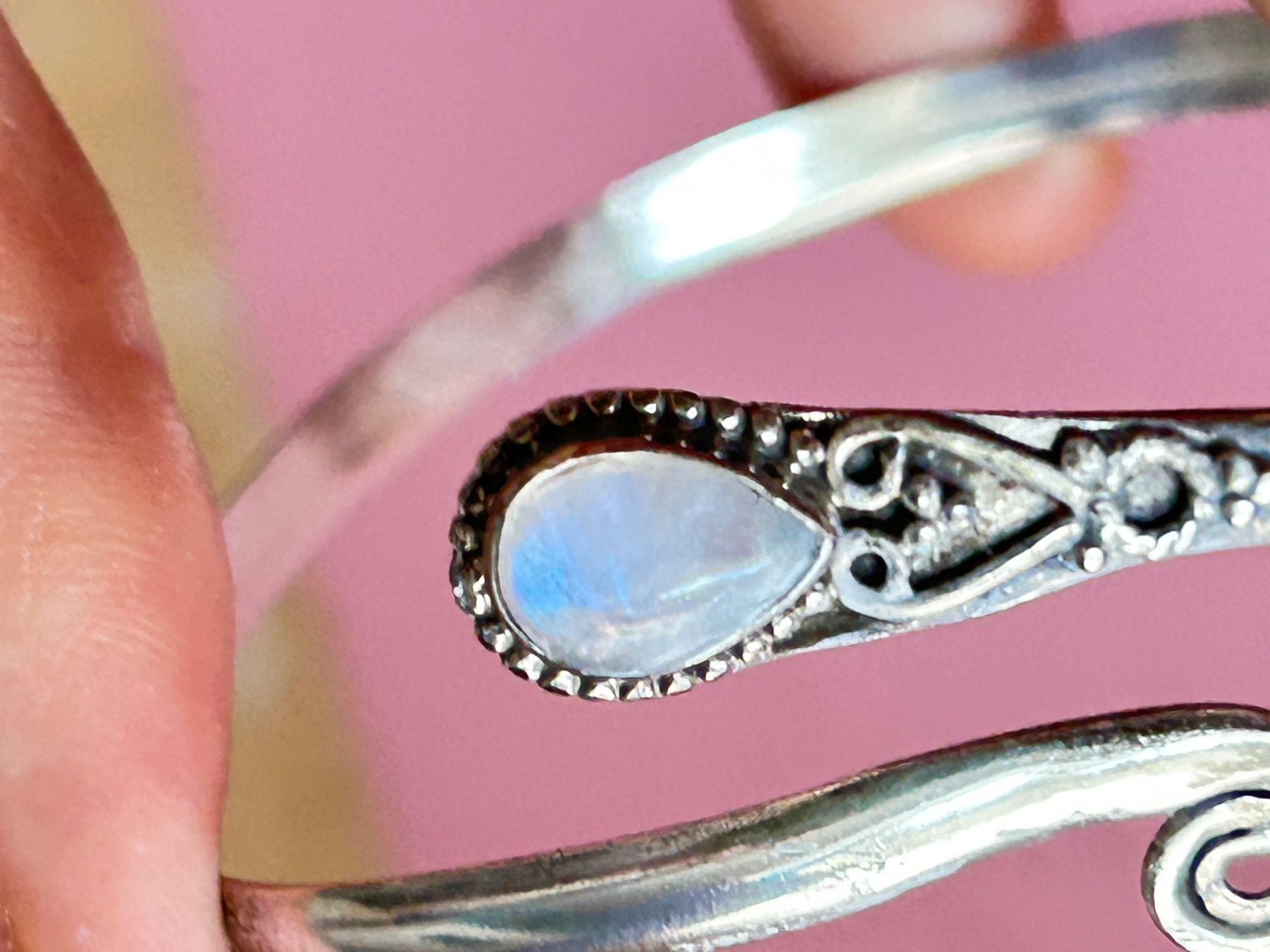 Bracciali & Braccialetti: Silber Armreif mit Mondstein, elegant & modern Grösse S/M – Usato da Dittingen venduto da Bijoubelle 5