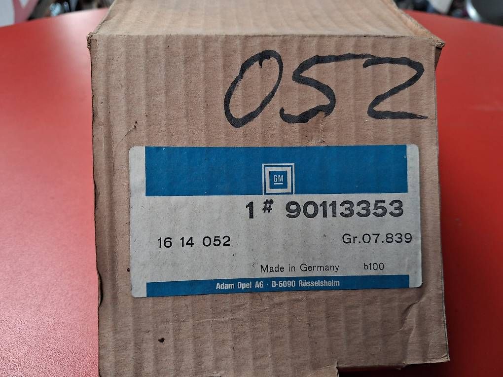 Tutti pezzi di ricambio auto: Opel Stossstangenhalter 16 14 052 – Usato da Huttwil venduto da kadett_78 1