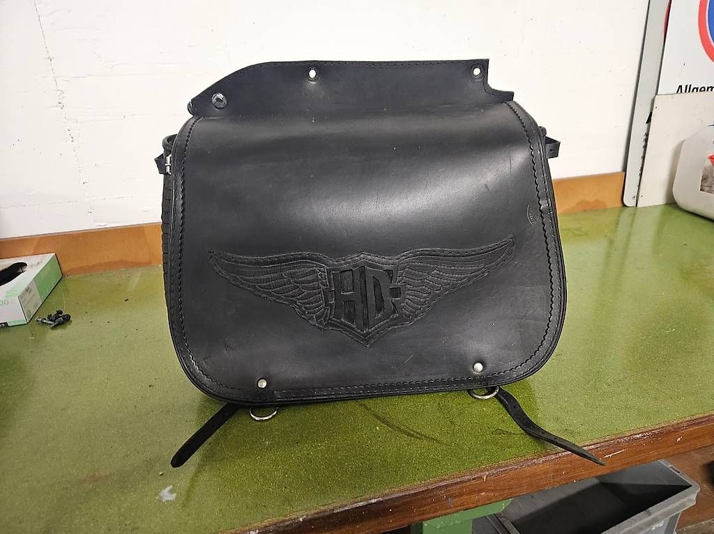 Harley-Davidson Borse: Seitentaschen Motorrad HD Leder – Usato da Emmen venduto da Big-Bigler