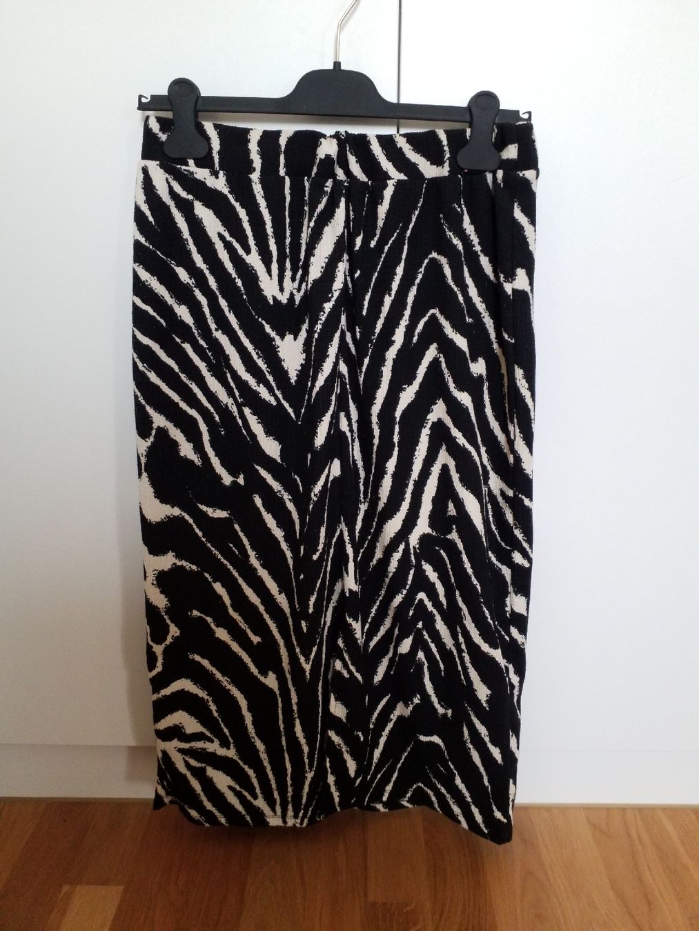 Monki Gonne: Monki Zebra Print Skirt - Size S – Usato da Luzern venduto da _Lobster_