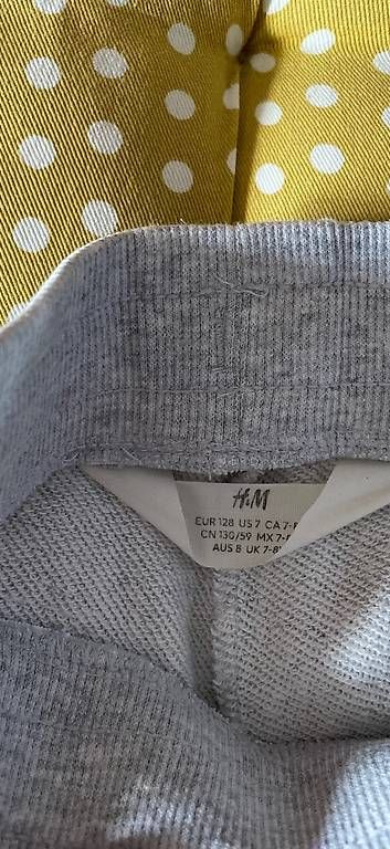 H&M Pantaloni: 3 bequeme Shorts Gr. 128 – Usato da Urdorf venduto da Resumasa 1