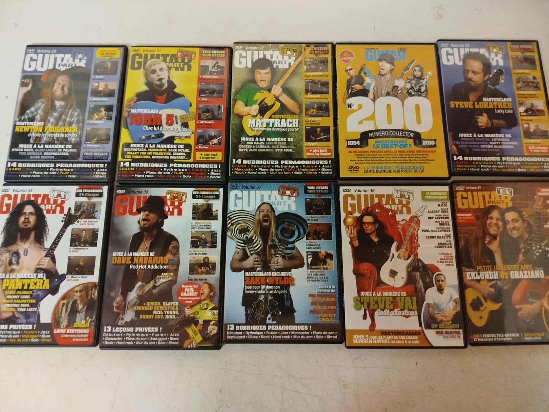 Tutti i DVDs: Dvd  pour apprendre la guitare – Usato da La Chaux-de-Fonds venduto da Emmaus2300CDF 2
