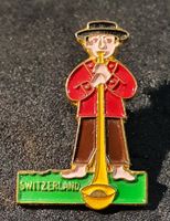 GG012 - Pin Senn mit Alphorn in Switzerland