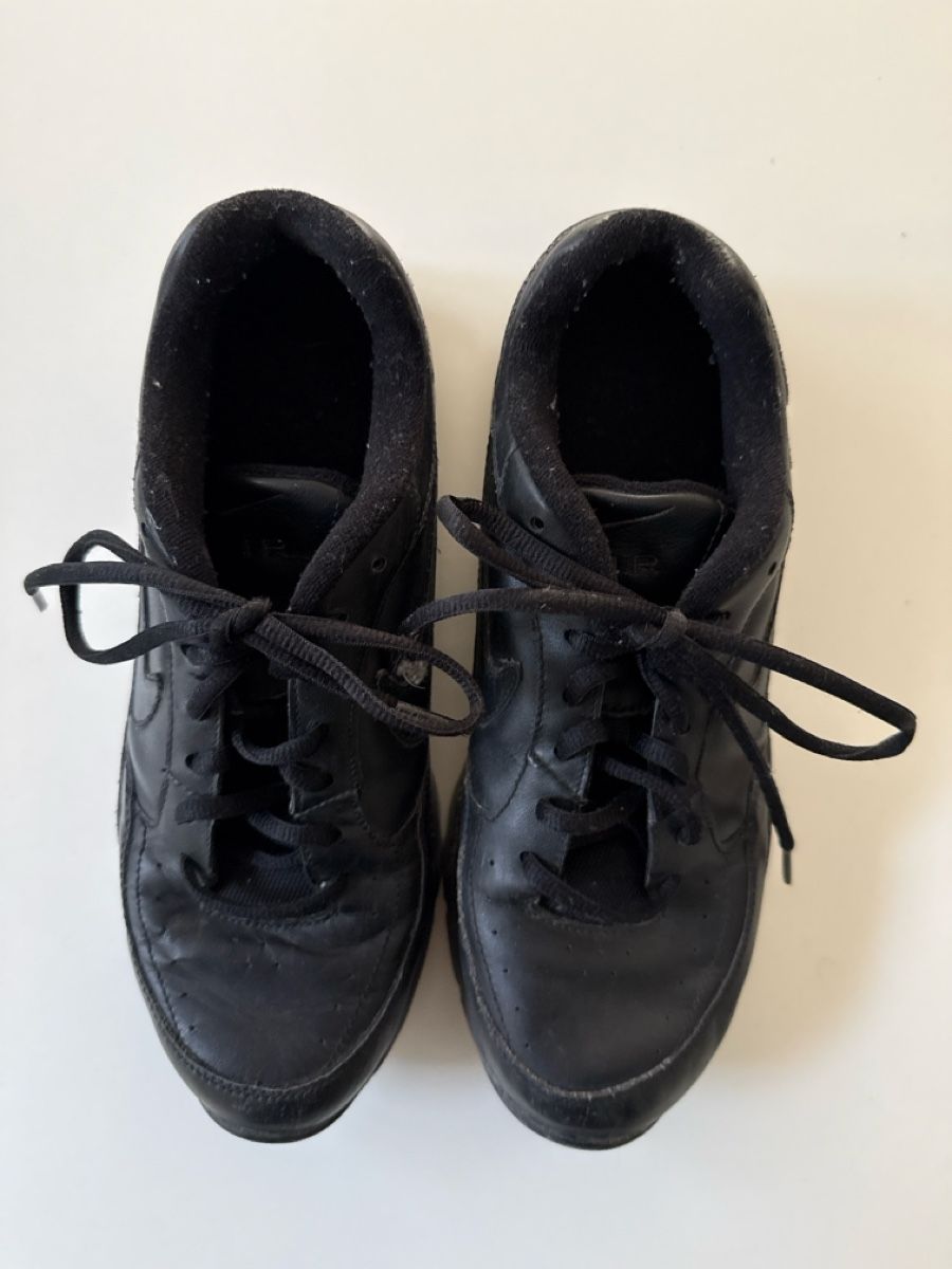 Nike Scarpe per ragazzi: Nike Air schwarz Grösse 42 - Sneaker – Usato da Stallikon venduto da Sunday6 4